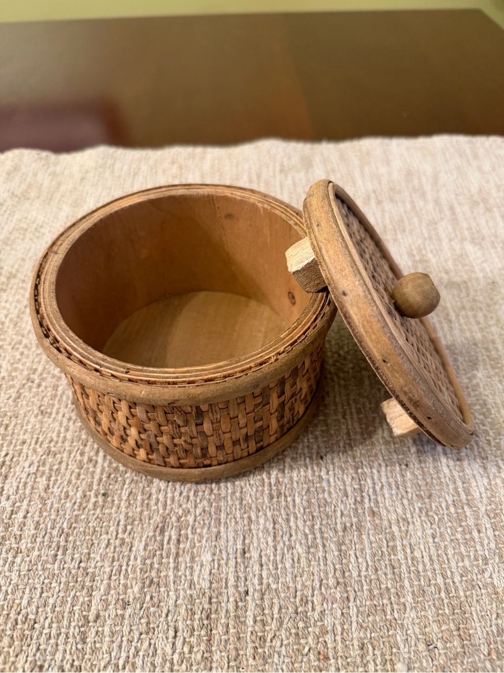 NEW Small Rattan Storage Box With Lid - Picture 2 of 4